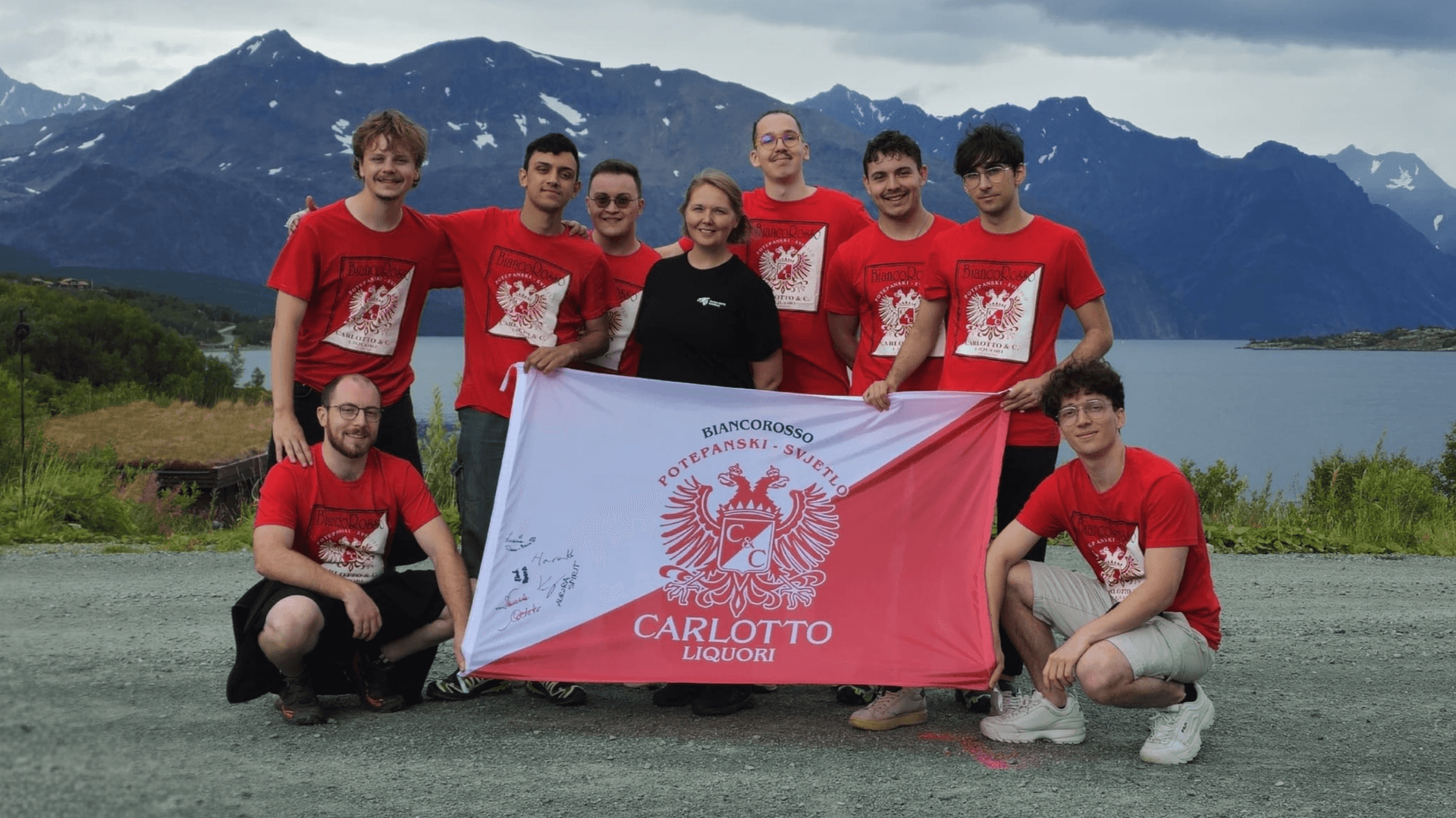 Il team presso la sede della distilleria